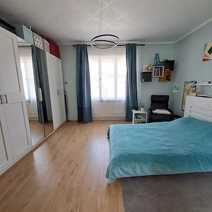  Monor belvárosában belül felújított 130 m2-es családi ház, 1327 m2-es telekkel - kép 3