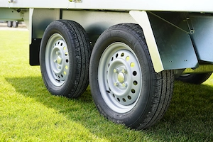 Áprilisi akcióval - új alsókerekes utánfutó (330x150cm) forgalomba helyezve - bruttó 874.000 Ft - kép 6