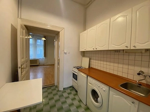 Kiadó garzon a Rottenbiller utcában   csendes udvari - kép 3