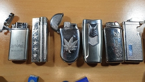 Öngyújtó gyűjtemény eladó, 15db - kép 15