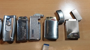 Öngyújtó gyűjtemény eladó, 15db - kép 17