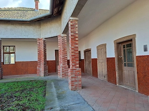 Tiszasason téglaoszlopos tornácos családi ház eladó. - kép 8