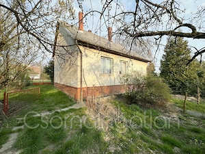Farád   1981-ben épült 3 szobás masszív ház eladó