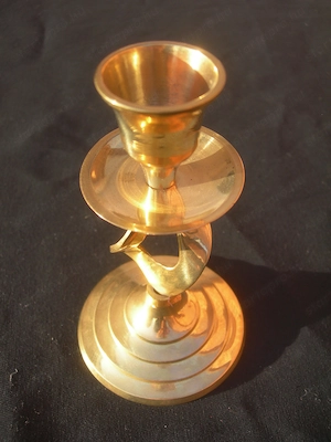Réz gyertyatartó indiából csavart törzsű 14 cm magas. - kép 2