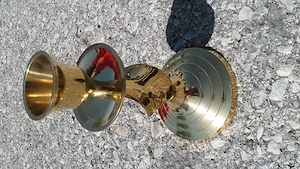 Réz gyertyatartó indiából csavart törzsű 14 cm magas.