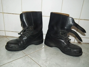 Szép magyar fekete surranó katonai bakancs nr.5 (42-es)