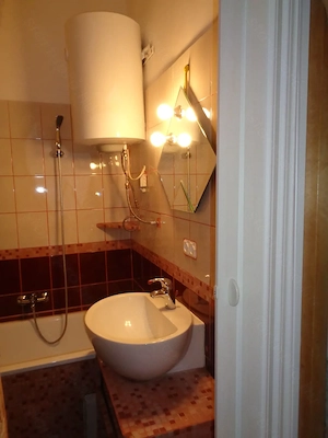 Budapest XI. kerületében Kelenföldön II. emeleti klimatizált 1 szoba hallos galériás lakás kiadó. - kép 5