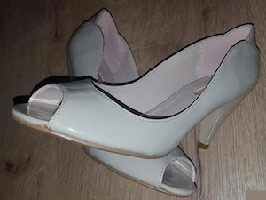 Eredeeti Dorothy Perkins csodaszép és különleges lakk cipő Akció %%