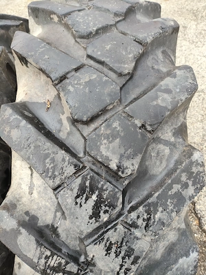 14.5 R20 használt BKT ipari mezőgazdasági gumik 14,5 r20 14.5 20 14.5-20 - kép 4