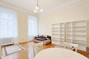 Felújított, berendezett, gépesített, emeleti lakás kiadó! - kép 5