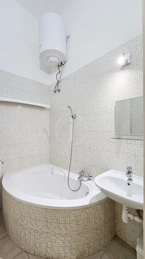 Felújított, berendezett, gépesített, emeleti lakás kiadó! - kép 12