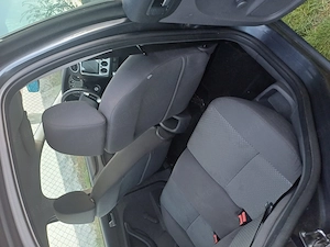 Ford Focus 1.6 Benzin magánszemélytől eladó - kép 3