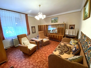 Kiskunhalas városközpontban a Főtéren eladó egy 1. emeleti 2 szobás lakás