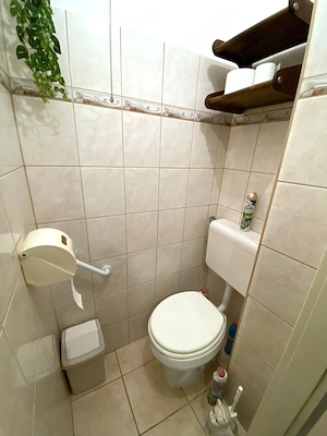 Kiskunhalas városközpontban a Főtéren eladó egy 1. emeleti 2 szobás lakás - kép 11