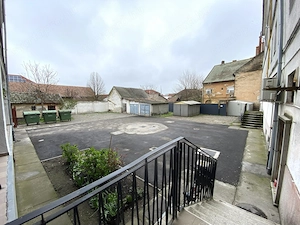 Kiskunhalas városközpontban a Főtéren eladó egy 1. emeleti 2 szobás lakás - kép 13