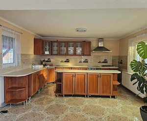 Monor zártkerti részén, 4 szoba + 2 nappalis ház 1860 m2 telekkel - kép 3