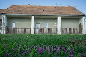 Bágyogszovát - részben felújított kis alapterületű parasztház eladó