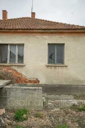 Bősárkány - magas alapos 2 + 1 félszobás családi ház eladó - kép 2