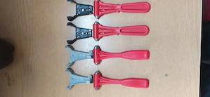 Busz üvegtörő kalapács tartóval Ikarus