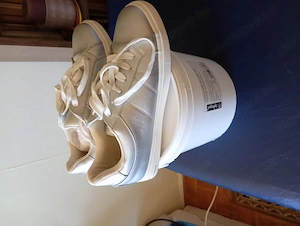 Dorothy Perkins ezüstszínű sneaker női cipő 40 3000ft óbuda  A képen látható lábbeli egy pár Dorothy - kép 3