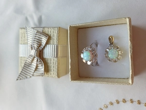 14 K csodaszép, mutatós fehér arany-opál gyűrű medállal eladó, ÚJ - kép 3