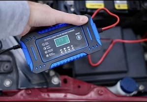  Akkumulátor töltő 4-100ah AGM   EFB is lemerült akku regenerálása impulzus töltéssel