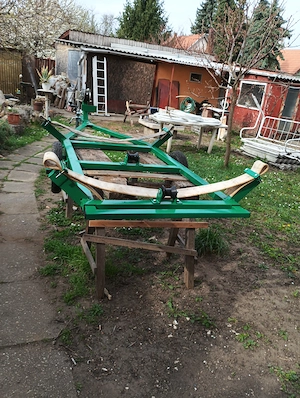 Csonak tárolo...solya kocsi