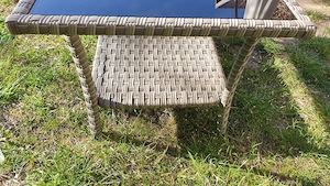 Rattan stílusú kisasztal eladó fekete üveglappal - kép 9