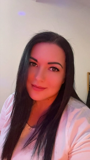    Teljes testi-lelki feltöltődés nálam     Üdvözöllek!    Renáta vagyok,