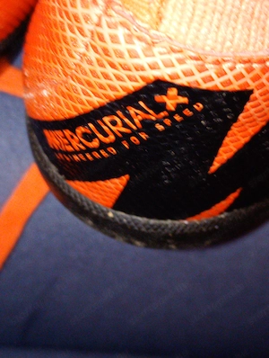 narancssárga Nike Mercurial futballcipő 33 8000ft óbuda  a képeken jól látható állapotba személyes á - kép 2