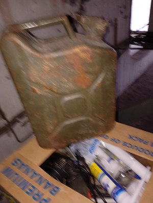 Eladó, 10 lit. Üzemanyag Tároló   marmon kanna,  6000ft óbuda személyesen óbudán lakcimemen vagy elő - kép 2