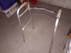 Támaszkodó Összecsukható, állítható járókeret 15000ft hagyatékból eladó  személyesen óbudán lakcimem