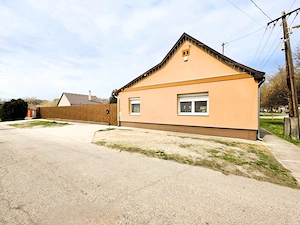 Kiskunhalas Alsóváros, felújított családi ház saroktelken! - kép 19