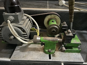 Eladó régi kulcsmásológép