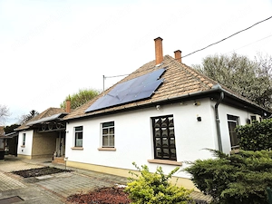 Kiskunhalas 5 szobás, 2 lakrészes, napelemes családi ház eladó!