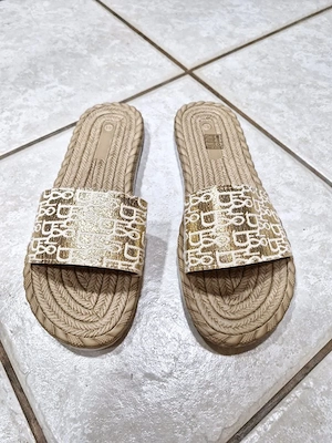 ÚJ, Címkés Elegáns Arany Papucs 41 - kép 2