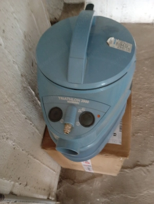 Philips Triathlon 2000 nedves-száraz porszívó és takarítógép 35000ft eladó amit a képeken látsz az v