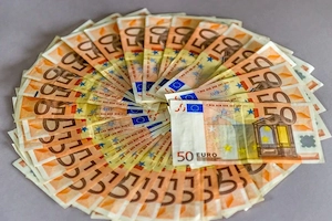 Hitelek: és befektetések gazdálkodók, ipar és ingatlanpiac számára: 11 000 eurótól 265 000 000 eurói