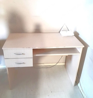 Fiókos Íróasztal jelképes áron elvihető