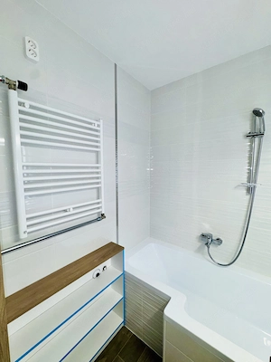 Azonnal költözhető, klímás, teljesen felújított lakás kiadó! - kép 12