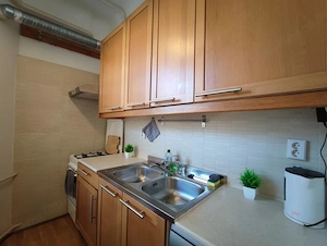 KIADÓ Budapest Akácfa utcában egy 5. emeleti, elszeparált 44 nm-es lakás. - kép 8