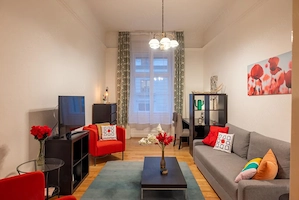 Kiadó Budapest Belvárosában 54 m-es,  berendezett, nappali + 1 hálószobás lakás, június 1-től.