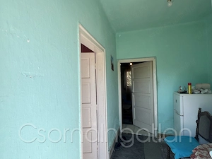 Csorna - felújítandó 2 szobás téglaház 482 m2-es telken eladó - kép 2