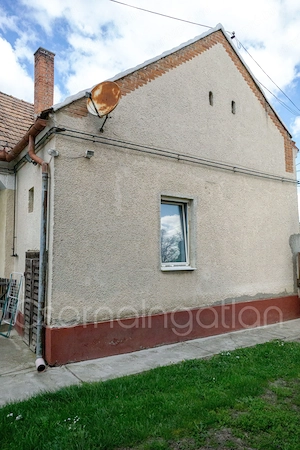 Kapuvár - Frekventált helyen lakás közös udvaron ELADÓ - kép 2