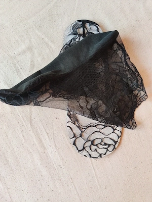 Fekete csipkés női bokazokni - kép 3
