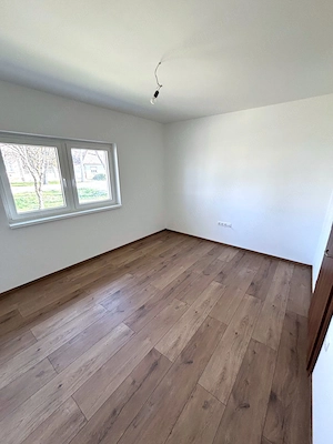 Kiskunhalas Felsővárosban újjáépített 3 szobás, amerikaikonyhás családi ház! - kép 3