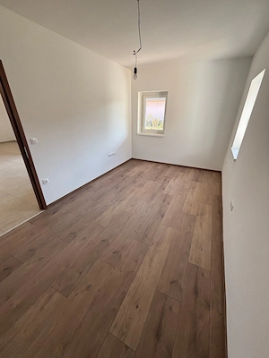 Kiskunhalas Felsővárosban újjáépített 3 szobás, amerikaikonyhás családi ház! - kép 4