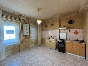 Polgár központjában 1. emeleti, 69nm-es tégla lakás eladó! 