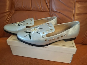 Vices hímzett női félcipő eladó csökkentett áron - 40 - kép 2