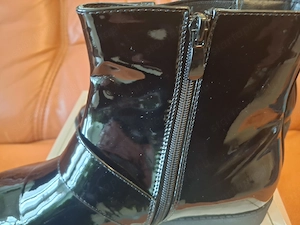 Csatos, fekete női bokacsizma csökkentett áron eladó - 40 - kép 10